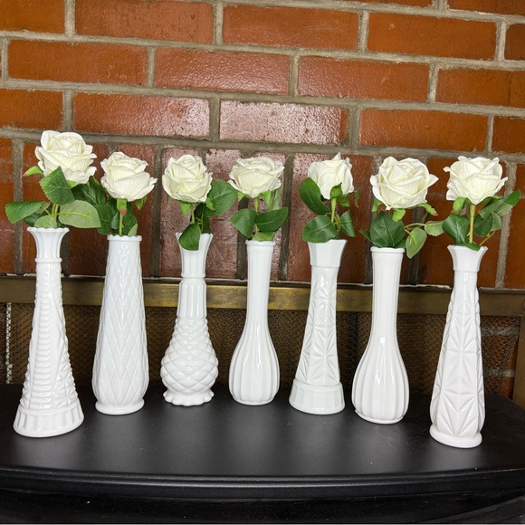 7 vintage milk glass vases - Picture 1 of 5